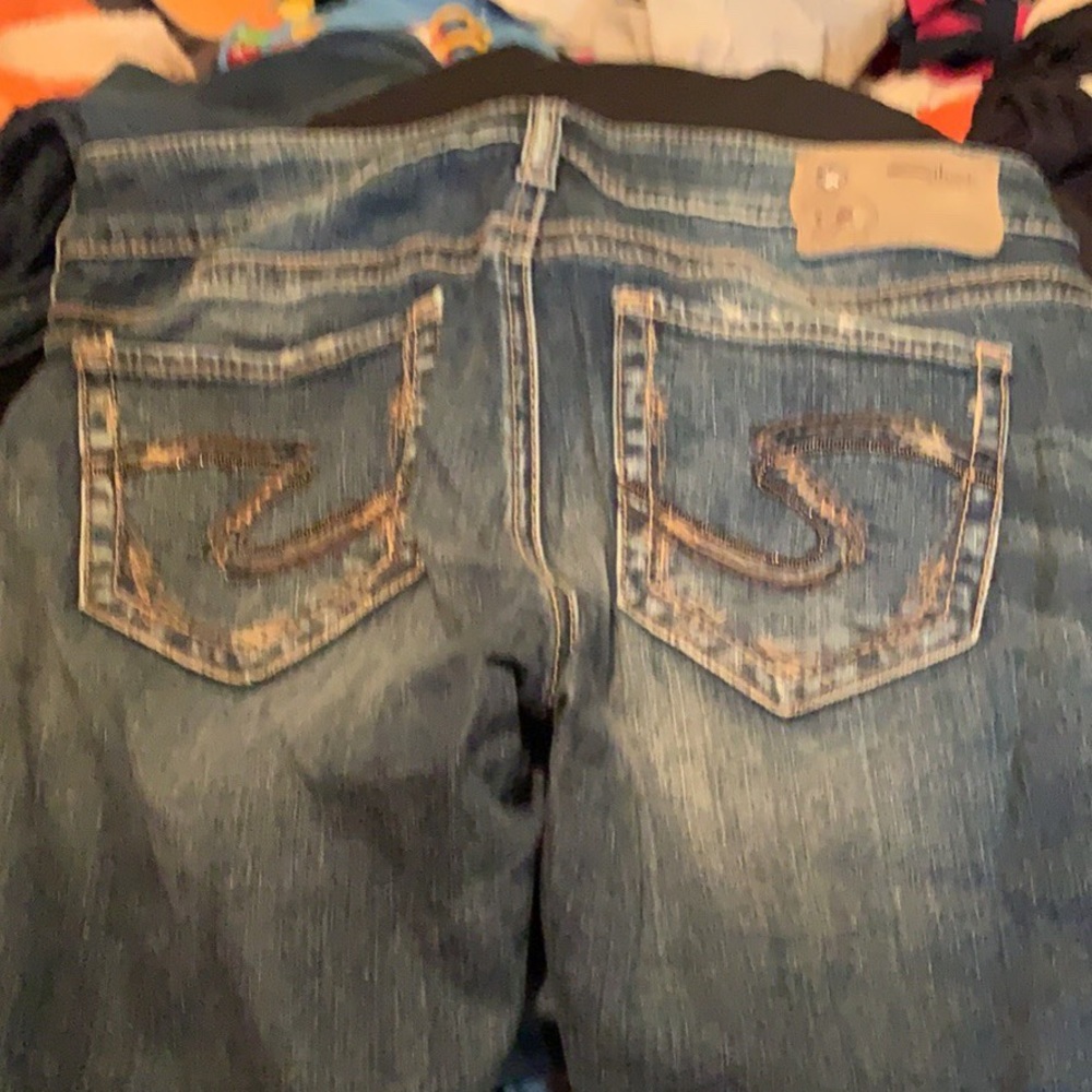 Size 4/5 Silver Jeans. Worn once.